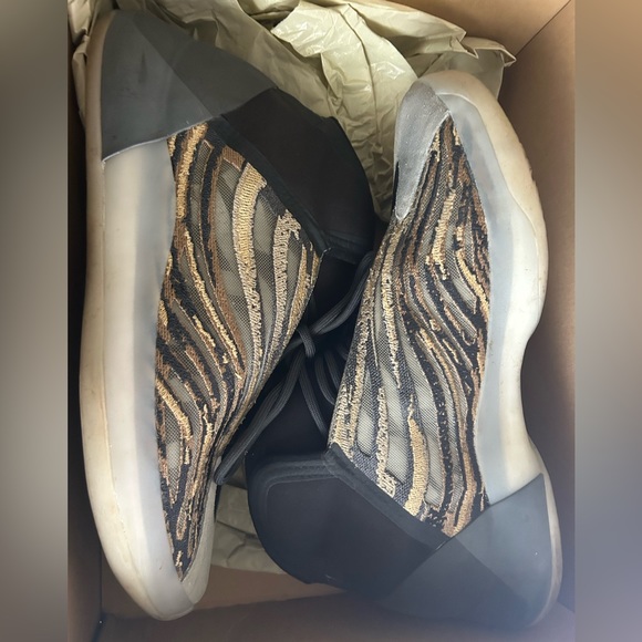 2021 Yeezy Quantum 'Amber Tint - Picture 7 of 10